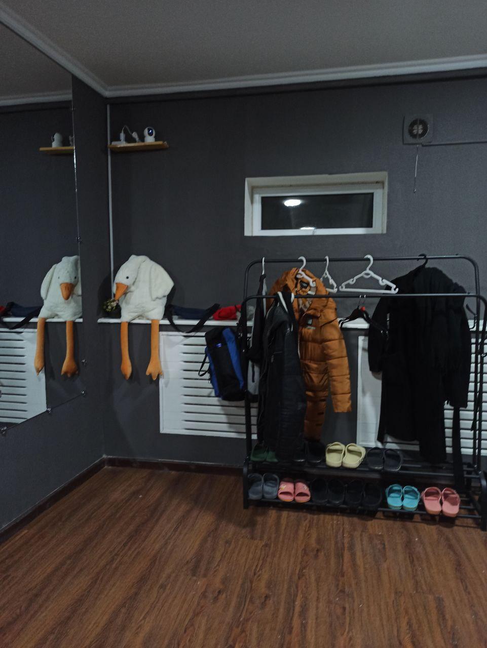 Гардероб в тату-студии на Махтумкули, Ташкент